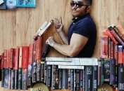 Парень стал известным в Instagram благодаря своим книжным творениям (Фото)