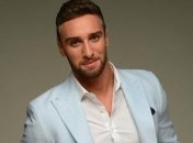 Популярный холостяк украсил обложку журнала