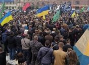 Геращенко хочет обустроить приемную в волонтерской палатке в Харькове на площади Свободы