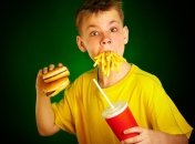 Гамбургеры и фри виноваты в подростковой беременности