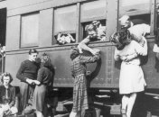 Исторические снимки о любви во время войны, от которых ваше сердце растает (Фото)