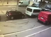 В сети появилось видео, как закарпатские “стражи границы” пропустили авто с героином 
