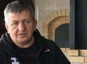 Отец Нурмагомедова снова впал в кому