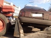 В Днепре трактор протаранил несколько авто