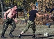 Бойцы АТО поддержат сборную Украины по футболу 