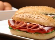 Эксперты назвали семь худших вариантов ночного перекуса