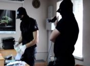 На посту "Тиса" в собачьем вольере нашли 7 тысяч евро взяток