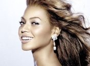 Бейонсе похвалилась роскошным платьем и красивыми ногами