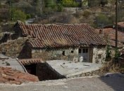 Покинутая всеми жителями деревня на вершине горы (Фото)