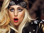 Леди Гага в очередной раз упала на сцене