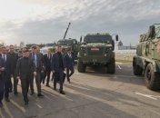 Президент посетил завод "АвтоКрАЗ" в Кременчуге (Фото)