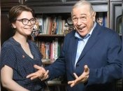 У Євгена Петросяна і його 31-річної дівчини народилося немовля