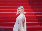 Для красной дорожки Эль Феннинг выбрала роскошное платье