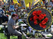 Украинцев призывают отказаться от искусственных цветов на кладбищах