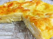 Пиріг виходить соковитим та м’яким