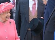 Розовый ей к лицу: Елизавета II посетила садовую вечеринку в Букингемском дворце