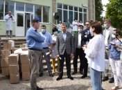 Европейские послы передали на Донбасс гумпомощь для военных и врачей