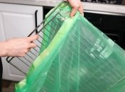 Дізнайтеся, як легко очистити від жиру та нагару решітку духовки