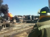 ГСЧС: Один очаг возгорания на нефтебазе погашен