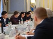 "Не оказать скидки, а уменьшить цену на табло": Зеленский призвал АЗС отреагировать на укрепление гривни