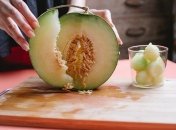 Разрезанная дыня - как сохранить свежесть и аромат