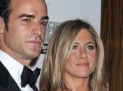 Энистон и Теру отпраздновали вторую годовщину помолвки