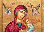 Верующие прославляют икону Божией матери - "Страстную"