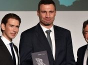 Кличко получил премию за вклад в развитие демократии в Украине 