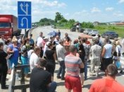 Солдатские матери выстроились в живую цепь 