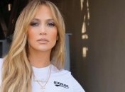 Дженнифер Лопес показала невероятные трюки в фотосессии для Harper's Bazaar 