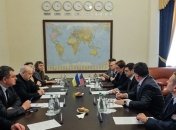 Турчинов провел переговоры с замминистра Минобороны США