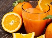 Назван сок, который поможет при проблемах с позвоночником