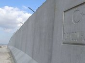 Турция заканчивает строить стену на границе с Сирией