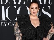 Плюс-сайз модель Тесс Холлидей вышла на подиум в облегающем платье (Фото, Видео)