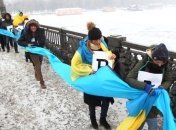 На киевском мосту Патона создадут "живую цепь"