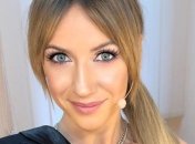 Украинская телеведущая Леся Никитюк в темно-синем платье