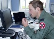 На фотографии с принцем Уильямом попала секретная информация