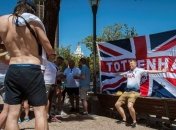 Болельщики Тоттенхэма поют и танцуют в Мадриде перед финалом Лиги чемпионов (Видео)