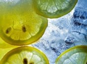 Лимон освежит дыхание, смягчит кожу и отбелит ногти