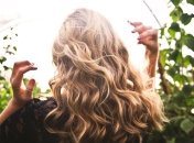 Почему волосы сильно выпадают: Марина Боржемская назвала самые распространенные причины