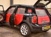 Классический MINI уместился в кузове нового MINI Countryman