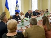 Порошенко голодающим политзаключенным: Вы нужны нам живыми