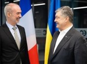 "Нужны миротворцы ООН": Порошенко рассказал послу Франции о постоянных обстрелах на Донбассе