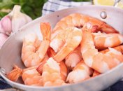 Правильный метод чистки креветок