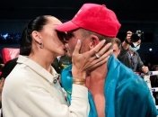 Полет над рингом и поцелуй с женой: яркие моменты боя Беринчик - Симион (фото)