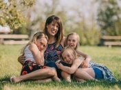 "Обнимашки" родителей и детей: насколько это важно