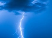 Моторошні наслідки циклону: в Рівненській області розряд блискавки потрапив відразу в двох осіб