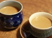 Ученые объяснили, почему нежелательно пить чай с молоком