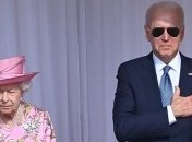 Вирішив переплюнути Трампа? Байден відразу порушив етикет при зустрічі з королевою Великобританії (відео)