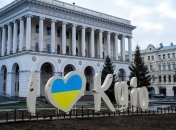 Новий "герб столиці" і тролінг Москви: мережу заповнили меми до дня Києва (фото, відео)